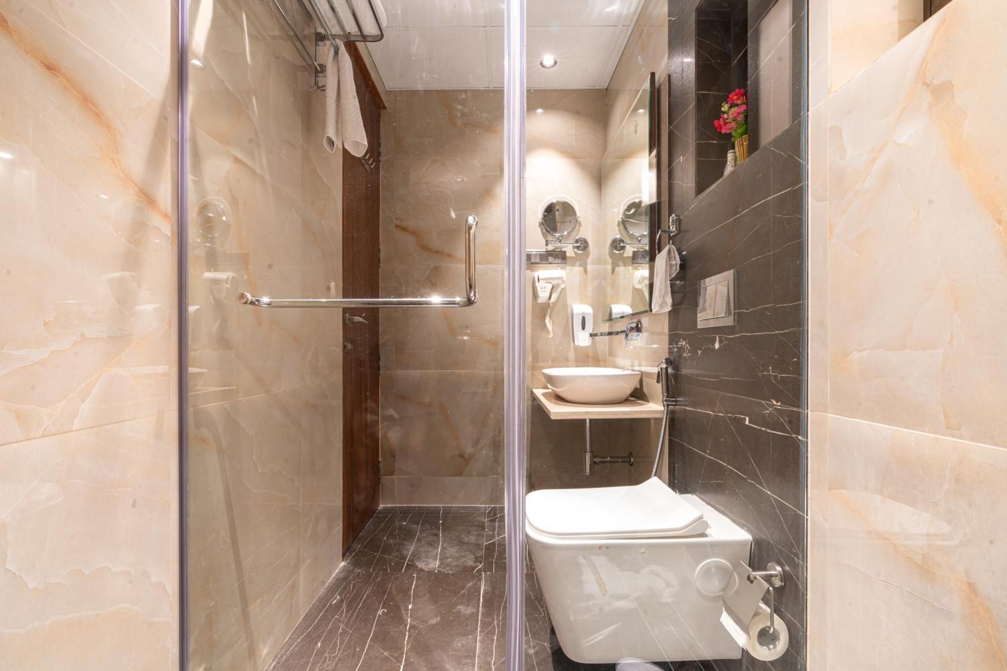 Treebo Premium Heritage Grand -Majiwada ثين المظهر الخارجي الصورة