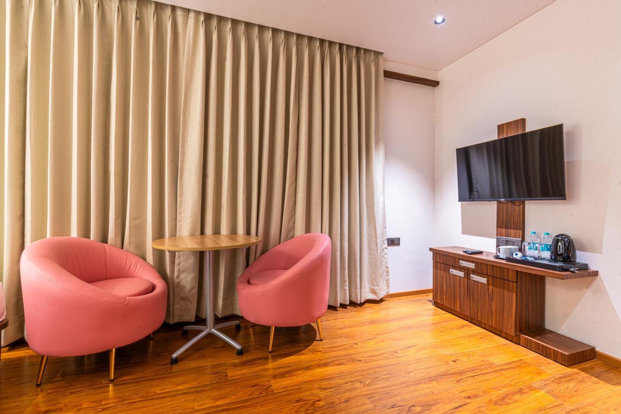 Treebo Premium Heritage Grand -Majiwada ثين المظهر الخارجي الصورة