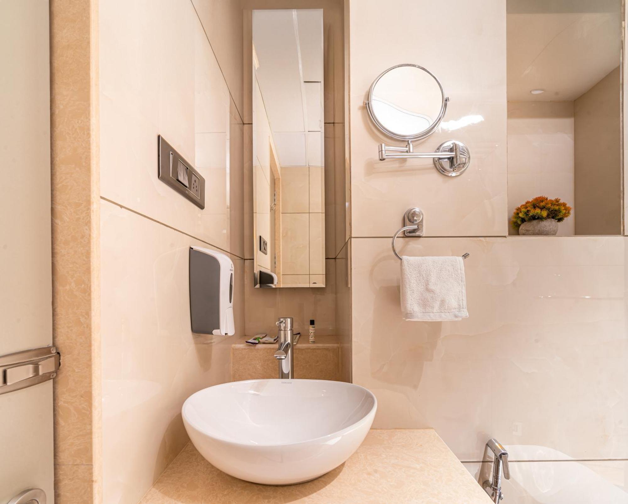 Treebo Premium Heritage Grand -Majiwada ثين المظهر الخارجي الصورة