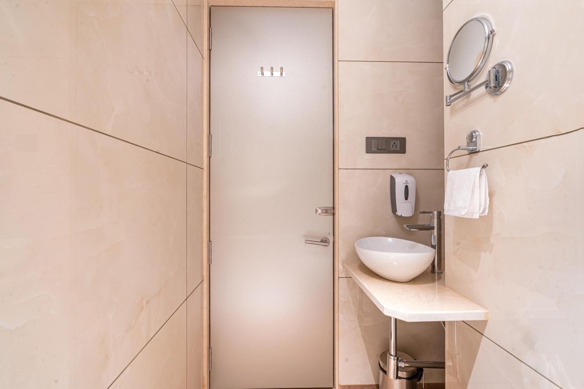 Treebo Premium Heritage Grand -Majiwada ثين المظهر الخارجي الصورة